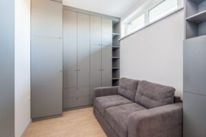Practical Tips for Organizing Small Spaces to Boost Comfort and Use