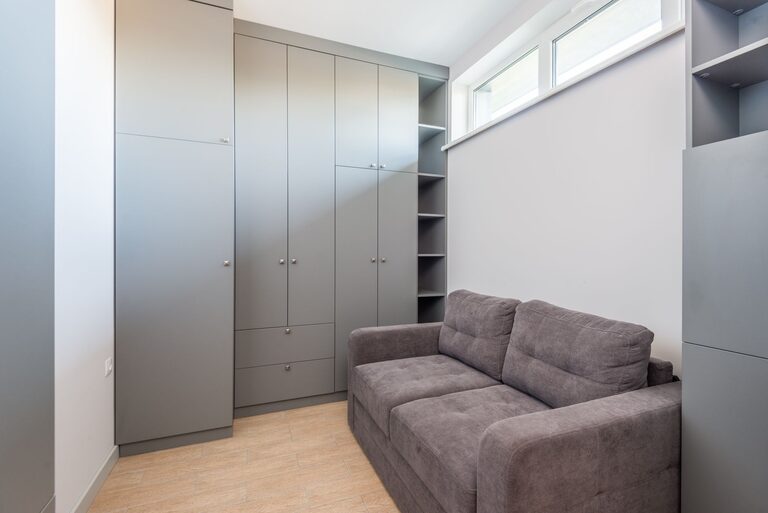 Practical Tips for Organizing Small Spaces to Boost Comfort and Use